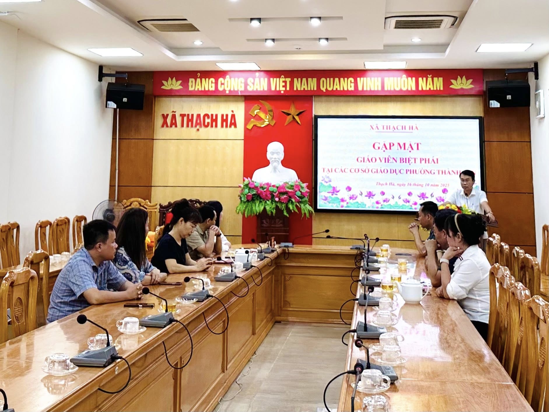 Xã Thạch Hà gặp mặt giáo viên biệt phái năm học 2025 - 2026