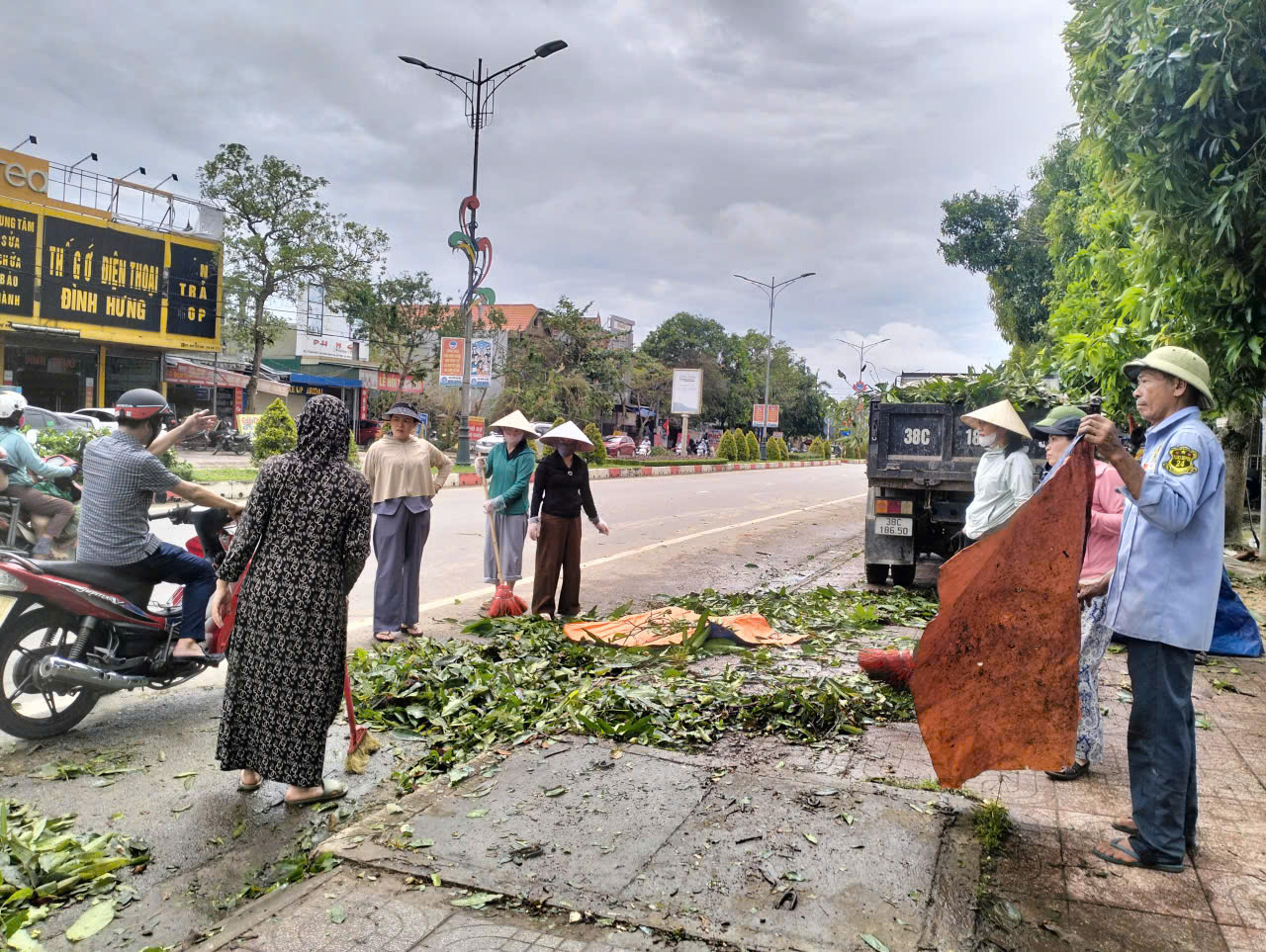 Xã Thạch Hà phát động ra quân tổng vệ sinh môi trường trên địa bàn toàn xã