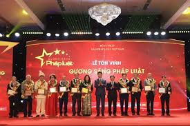 Quảng Ninh: Trao Kỷ niệm chương ‘Vì sự nghiệp Tư pháp’ cho 4 luật sư tiêu biểu