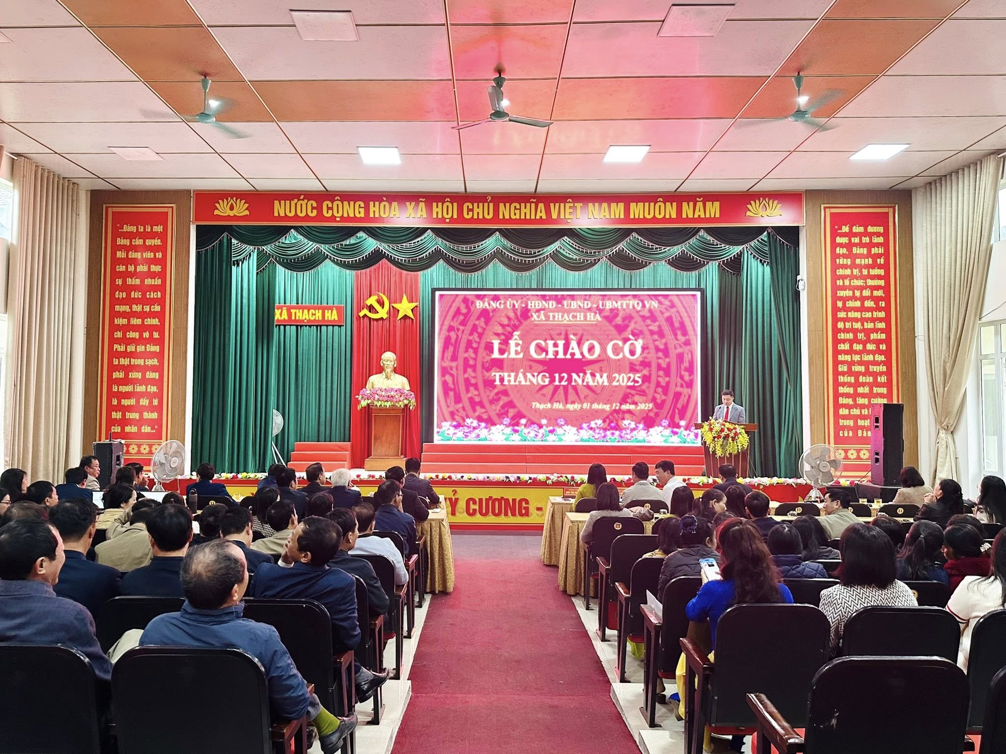 Xã Thạch Hà tổ chức Lễ Chào cờ tháng 12/2025