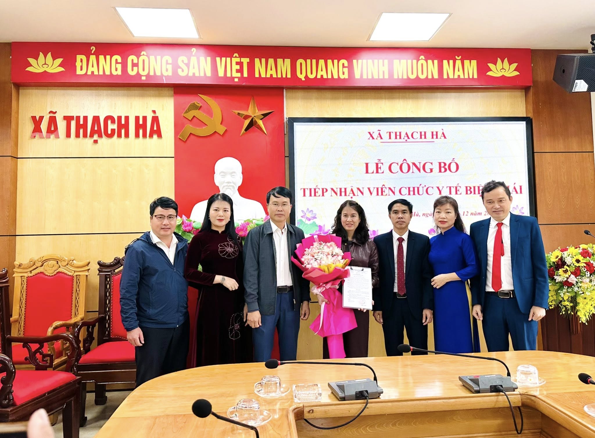 Lễ Công bố Tiếp nhận viên chức y tế biệt phái tại xã Thạch Hà
