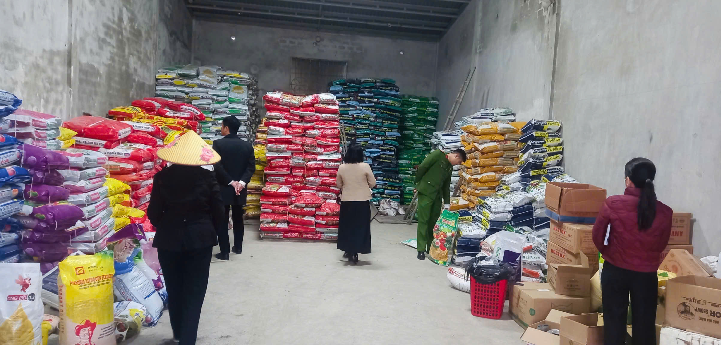 Đoàn kiểm tra liên ngành kiểm tra chất lượng giống, vật tư nông nghiệp phục vụ sản xuất vụ Xuân năm 2026 