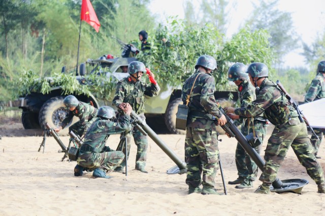 Thạch Hà hoàn thành ấn tượng màn diễn tập thực binh đánh địch đổ bộ bằng đường biển