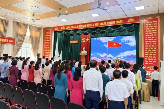 Lễ chào cờ đầu tháng 10