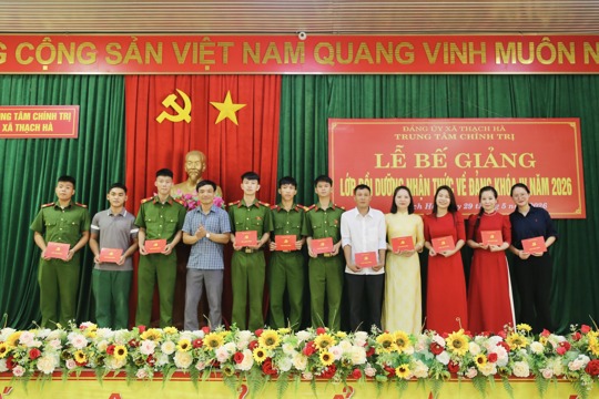 Bế giảng lớp bồi dưỡng nhận thức về Đảng khóa IV năm 2026