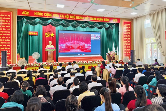Cán bộ, đảng viên xã Thạch Hà nghiêm túc tham dự Hội nghị toàn quốc quán triệt các nghị quyết, chỉ thị của Bộ Chính trị 