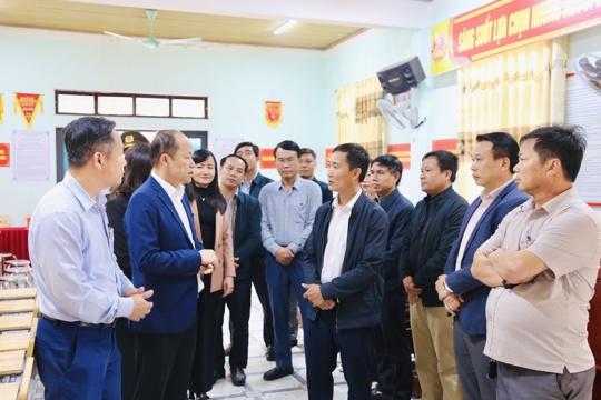 Phó Bí thư Thường trực Tỉnh ủy Nguyễn Hồng Lĩnh kiểm tra công tác chuẩn bị cho cuộc bầu cử tại xã Thạch Hà