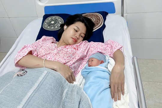 Báo động đỏ toàn viện, cấp cứu thành công mẹ con sản phụ 
