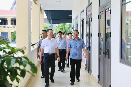 Đồng chí Chủ tịch Ủy ban nhân dân tỉnh kiểm tra công tác chuẩn bị Kỳ thi tốt nghiệp THPT năm 2026 tại xã Thạch Hà