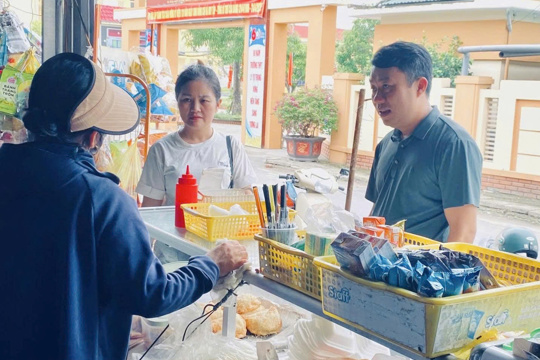 Trạm Y tế xã Thạch Hà tăng cường kiểm tra an toàn thực phẩm trước kỳ thi vào lớp 10 và tốt nghiệp THPT năm 2026