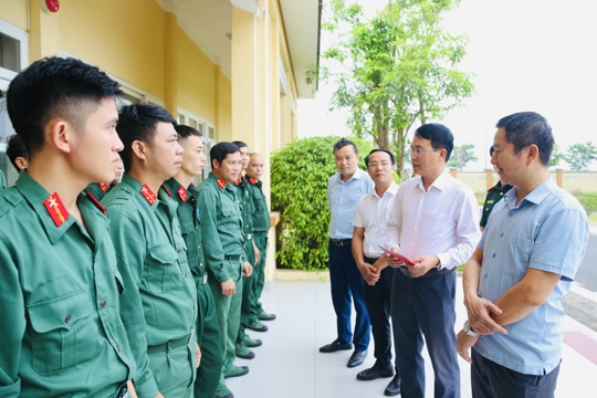 Lãnh đạo xã động viên lực lượng tham gia huấn luyện dự bị động viên năm 2026