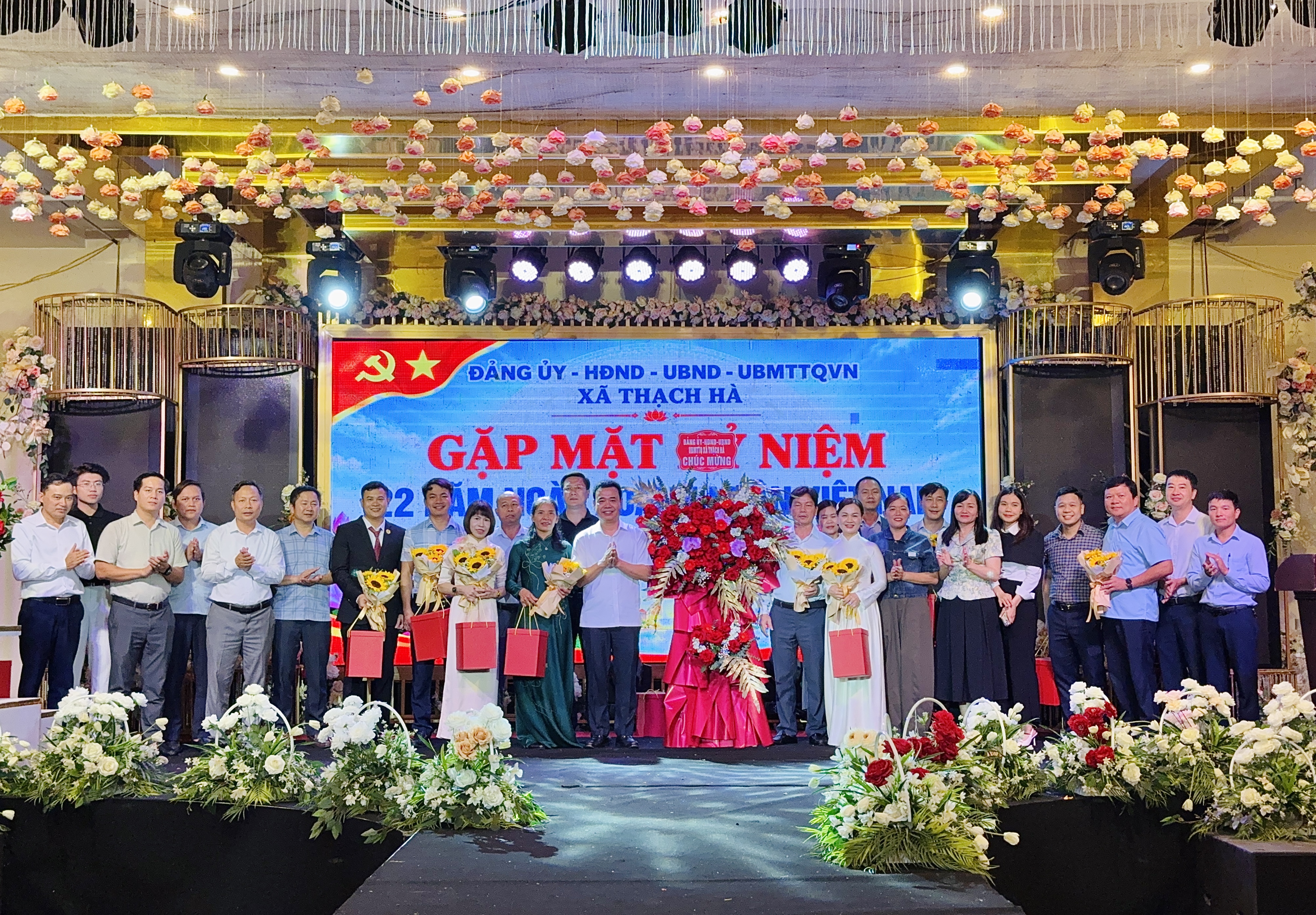 Xã Thạch Hà gặp mặt, tôn vinh các doanh nghiệp tiêu biểu nhân Ngày Doanh nhân Việt Nam 13/10