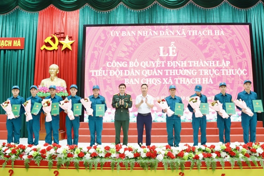 Thạch Hà công bố quyết định thành lập Tiểu đội Dân quân thường trực