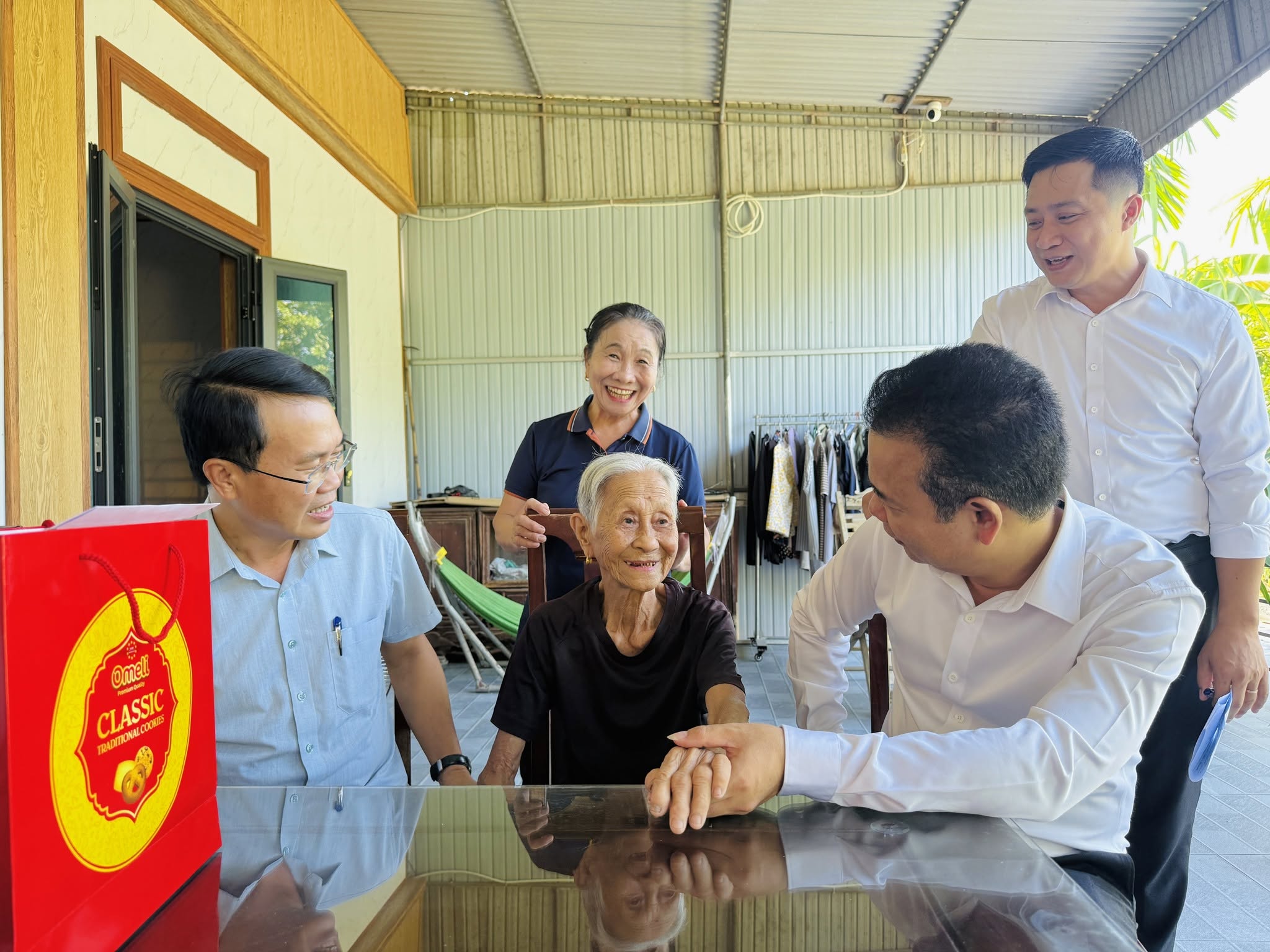 Ngày Quốc tế người cao tuổi, nghe người cao tuổi dặn dò