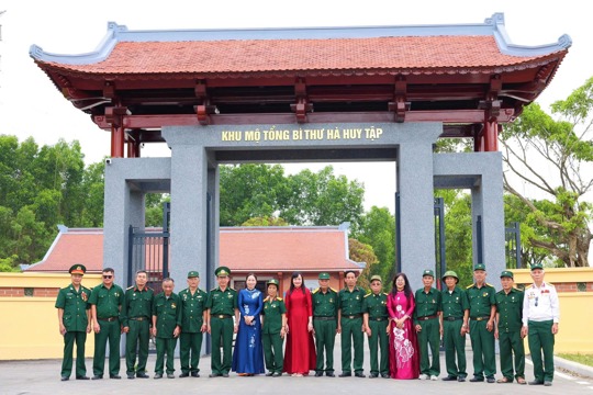 Cựu chiến binh Thạch Hà bồi dưỡng lý tưởng qua chuyên đề “Đảng ta thật là vĩ đại”, hành hương về địa chỉ đỏ 