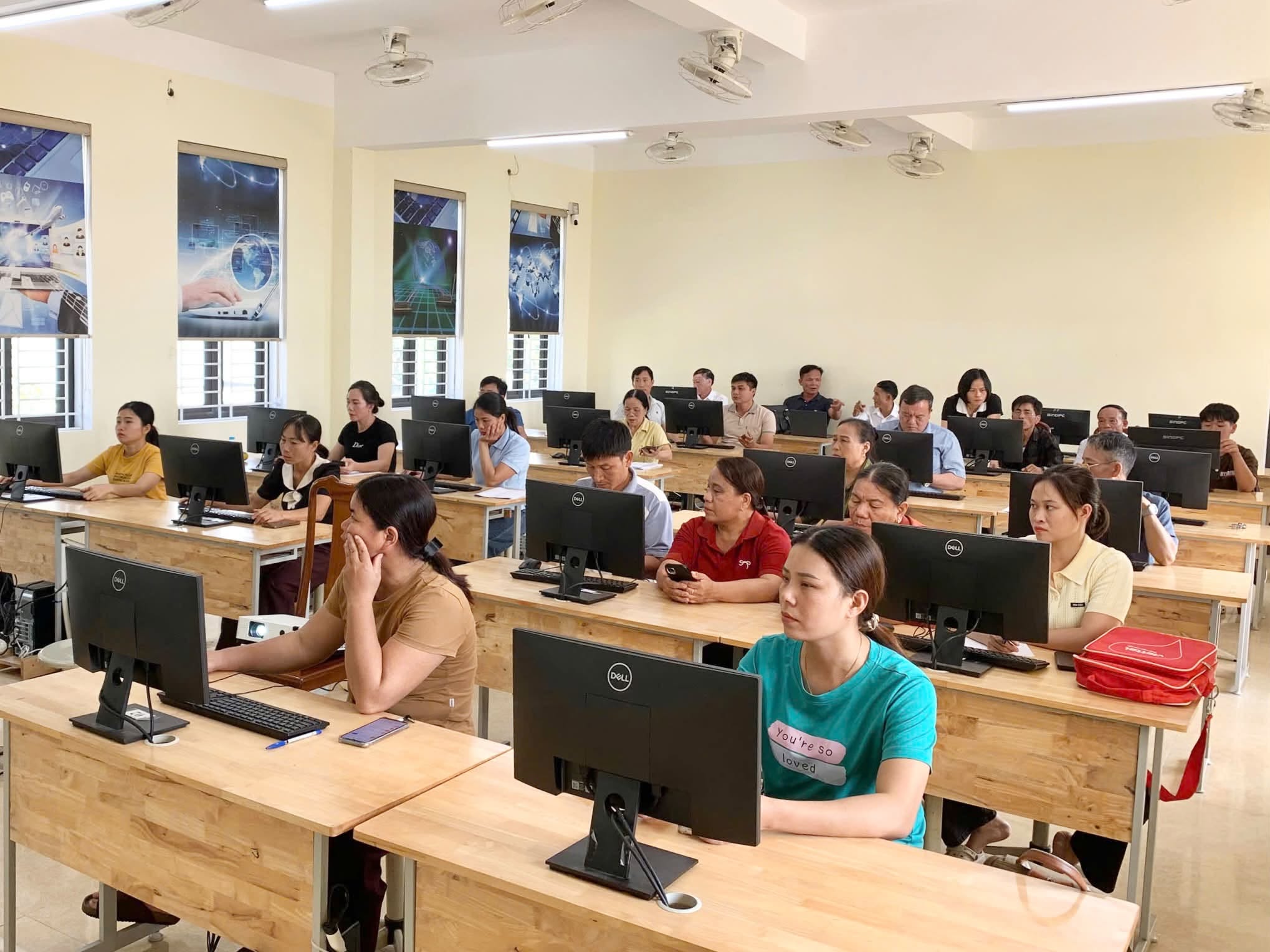 Thạch Hà Tập huấn nâng cao kỹ năng số cho Tổ Chuyển đổi số cộng đồng