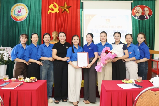 Công bố quyết định thành lập Chi đoàn Trường Mầm non Thạch Sơn