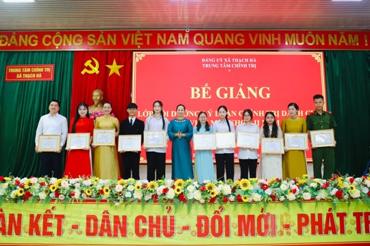 Bế giảng lớp Bồi dưỡng lý luận chính trị dành cho đảng viên mới khóa 02 năm 2026 