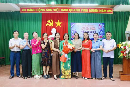 Ra mắt tổ phụ nữ số thôn 5 với chủ đề "Kết nối - Chia sẻ - Đổi mới - Phát triển"