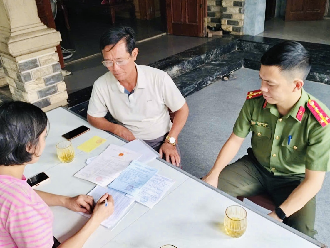 Thạch Hà tăng cường tuyên truyền, ký cam kết chống khai thác IUU tại từng hộ dân