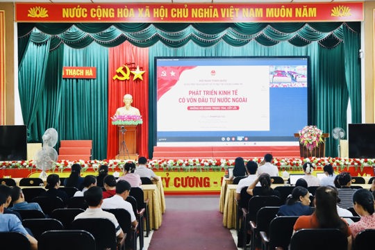 Cán bộ, đảng viên xã Thạch Hà nghiêm túc tham dự Hội nghị toàn quốc quán triệt Nghị quyết số 10-NQ/TW của Bộ Chính trị 
