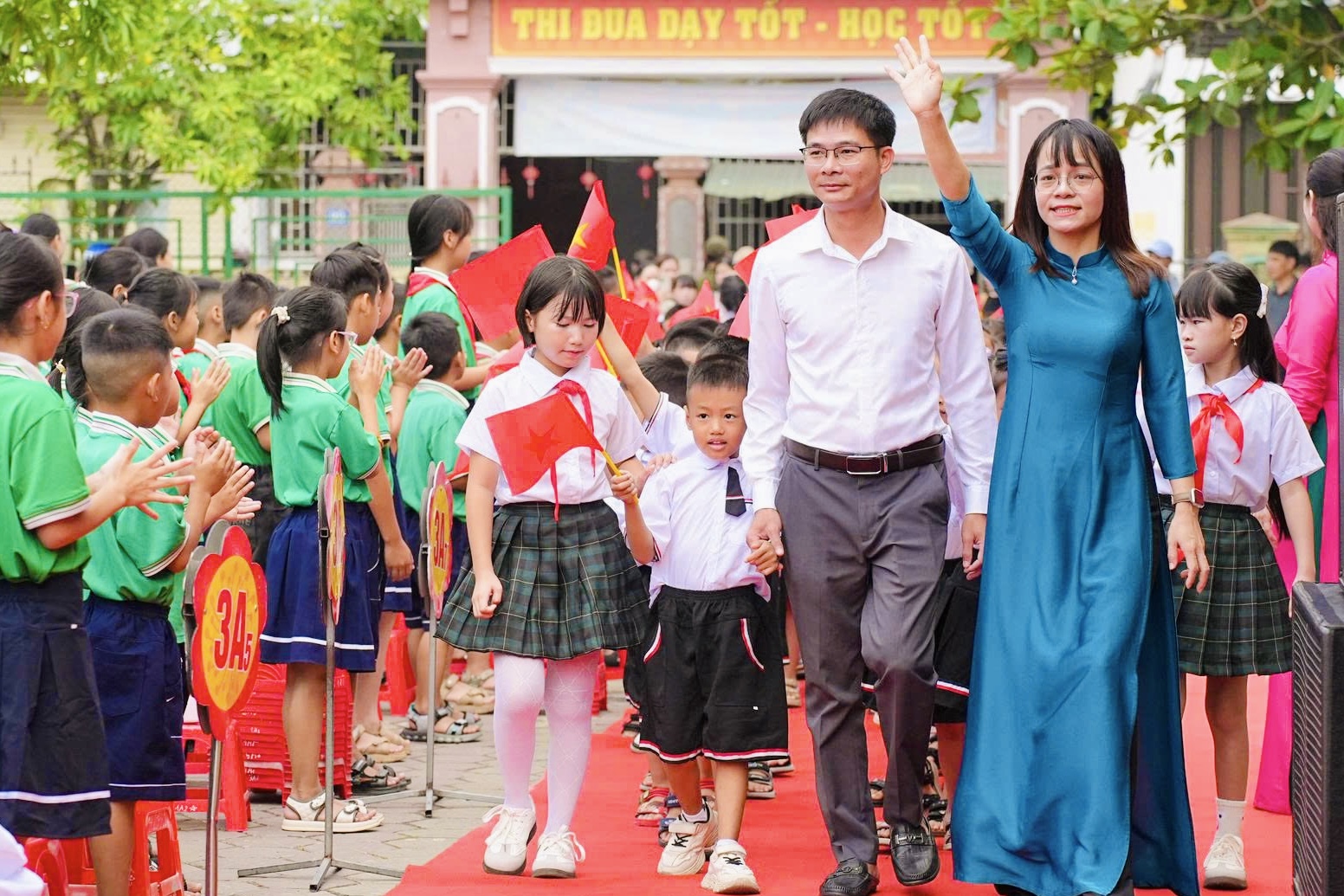 Thạch Hà rộn ràng ngày khai trường, chào năm học mới