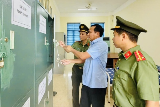 Công an xã Thạch Hà siết chặt kiểm tra, đảm bảo an toàn tại các điểm thi 