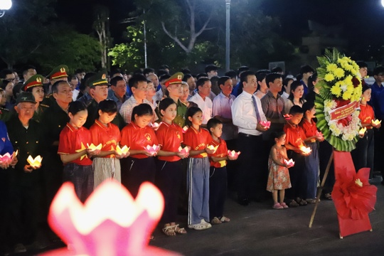 Thắp sáng những ngọn nến tri ân tại các đài tưởng niệm liệt sĩ trên địa bàn xã Thạch Hà