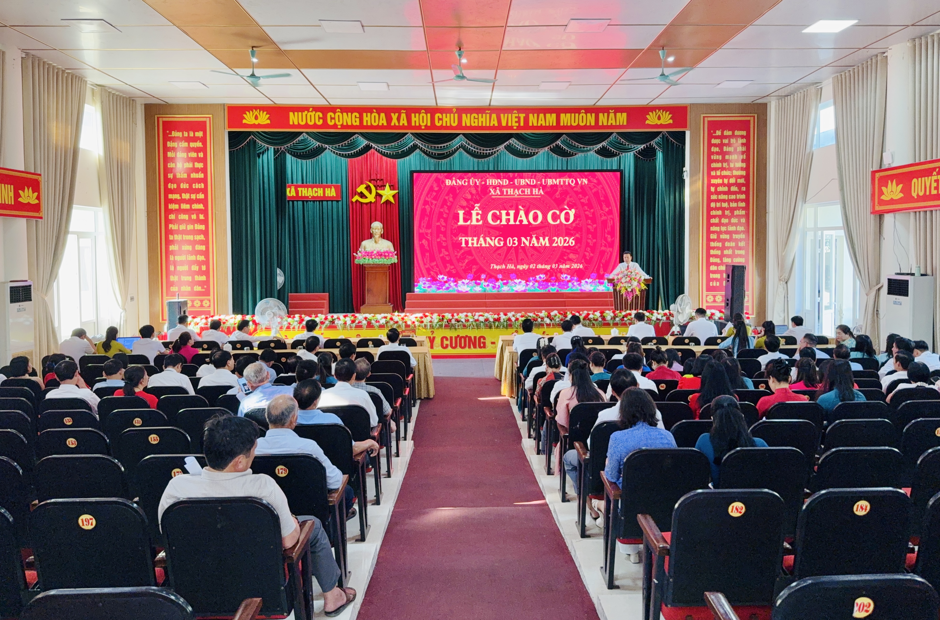 Thạch Hà trang trọng tổ chức lễ chào cờ tháng 3