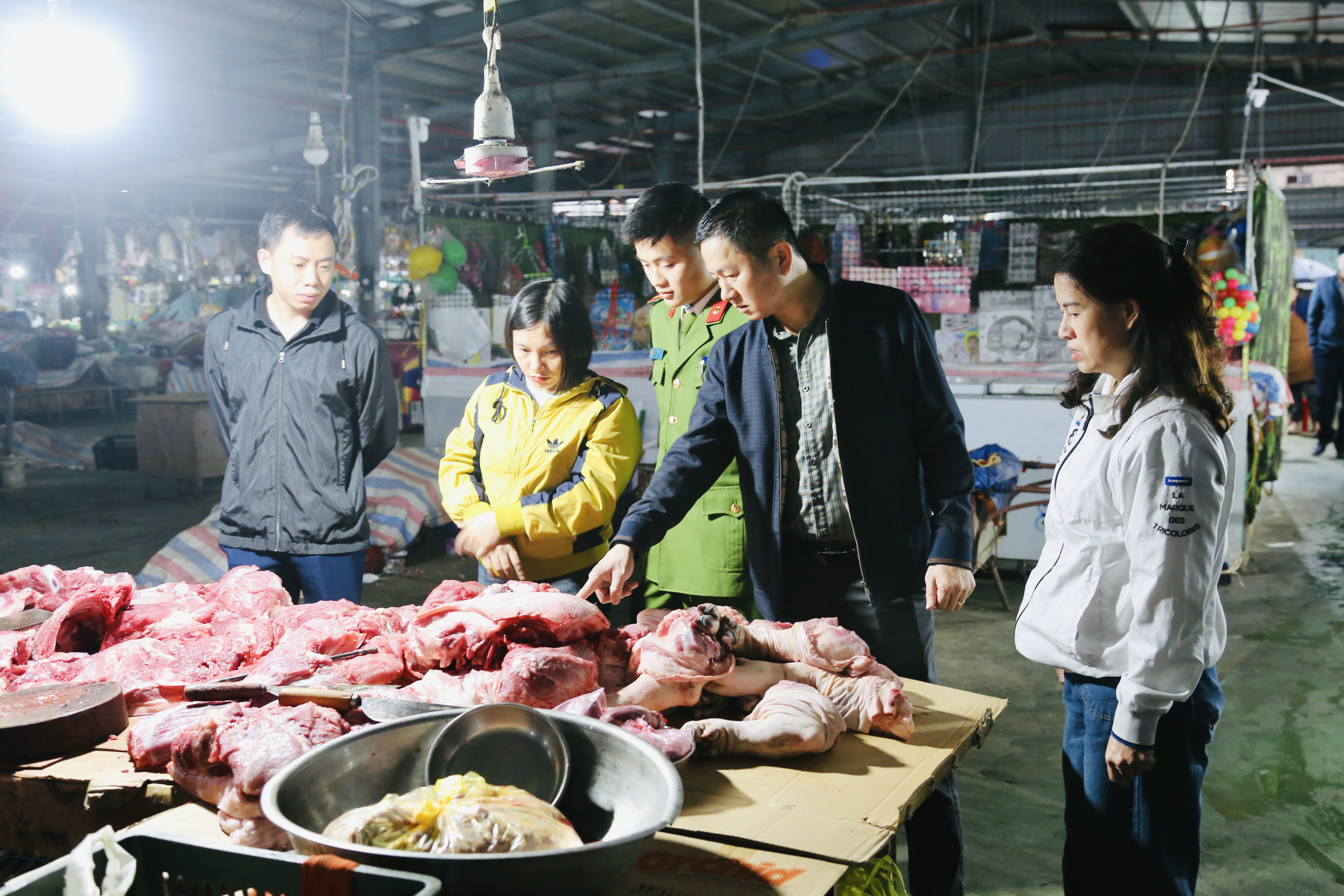 Tiếp tục siết chặt kiểm soát hoạt động kinh doanh sản phẩm gia súc dịp tết nguyên đán