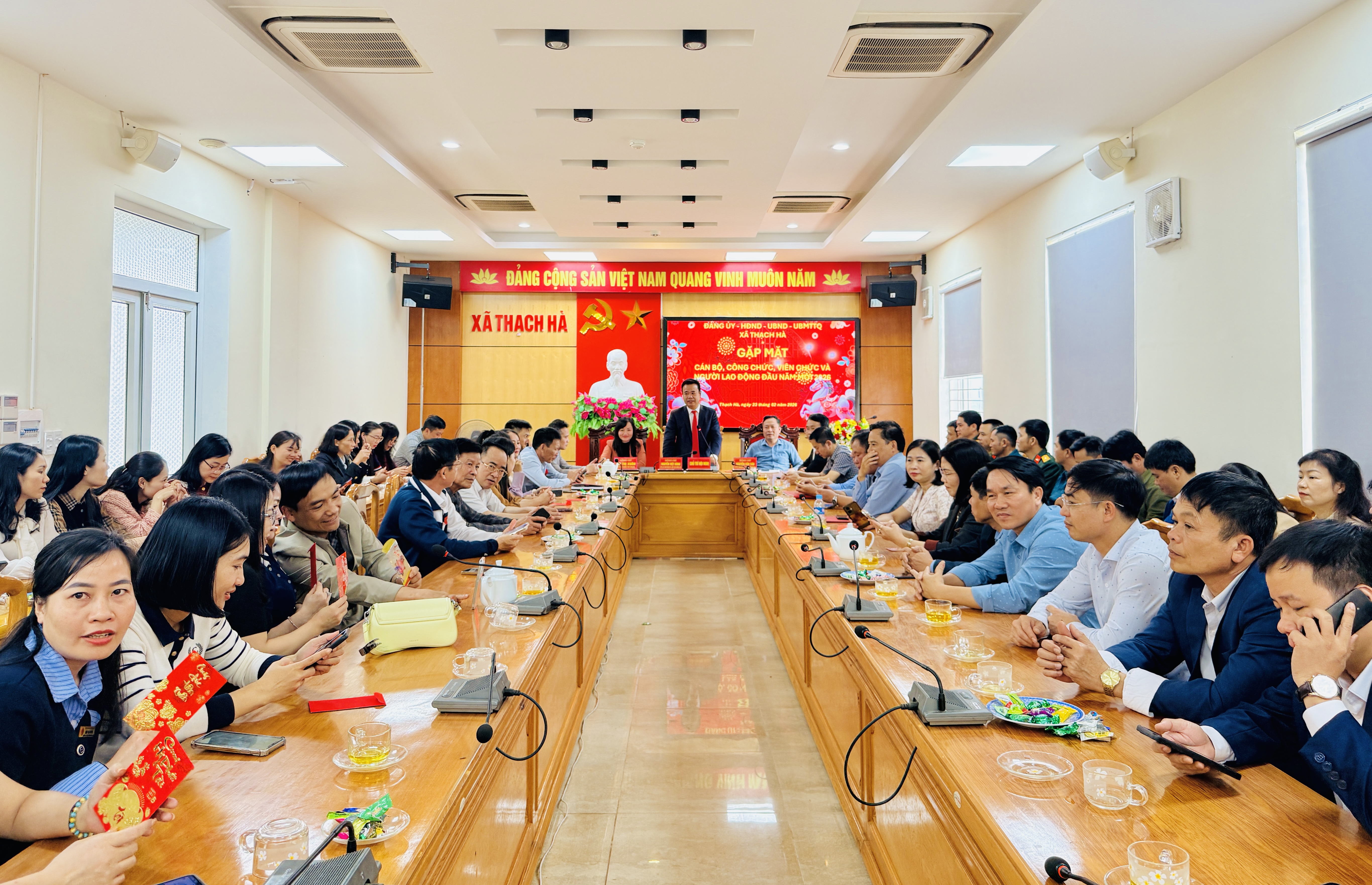 Đảng ủy, HĐND, UBND, Ủy ban MTTQ Việt Nam xã Thạch Hà gặp mặt cán bộ, công chức, viên chức và người lao động đầu năm mới 2026 