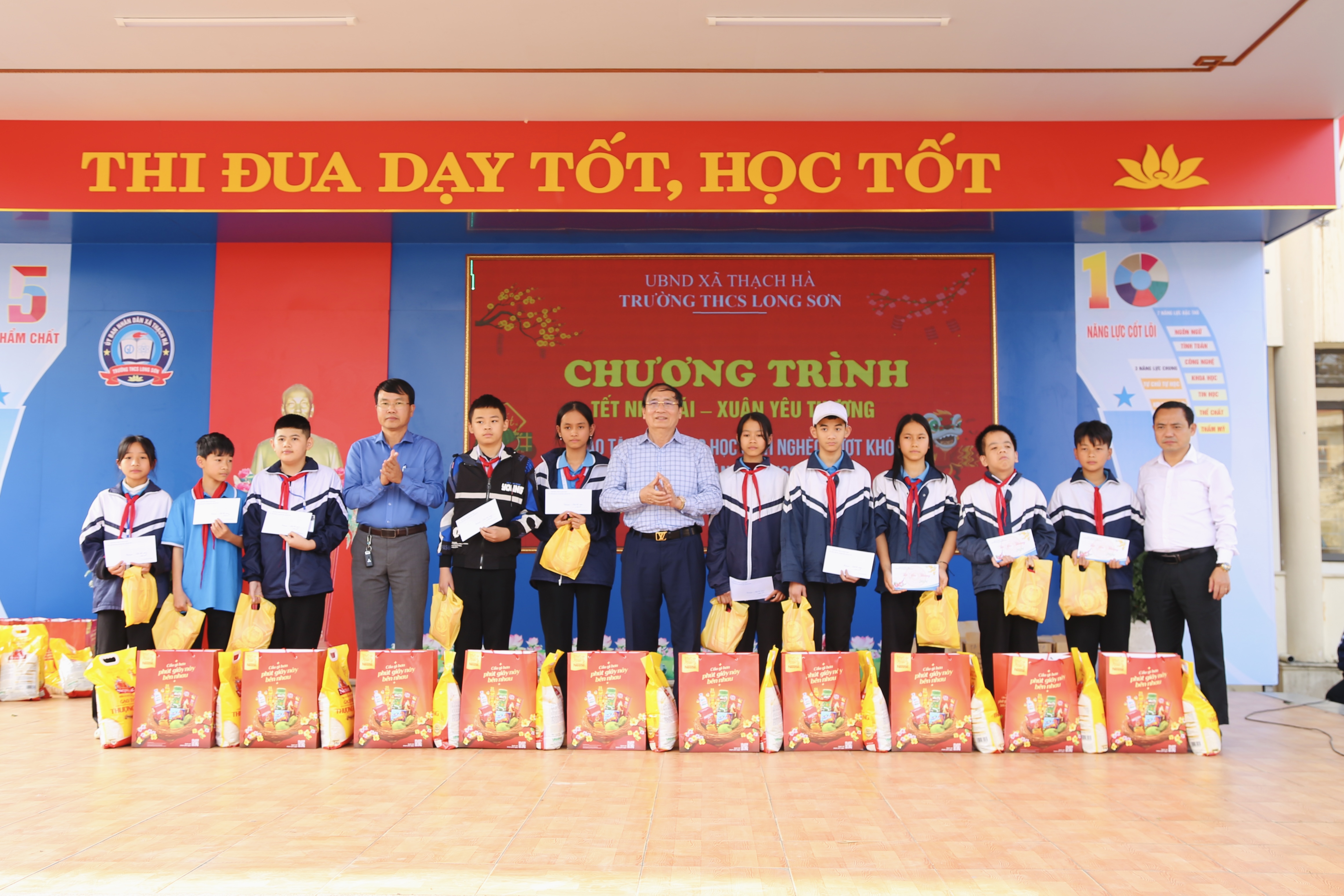 Xuân yêu thương về trên mái trường Trung học cơ sở Long Sơn