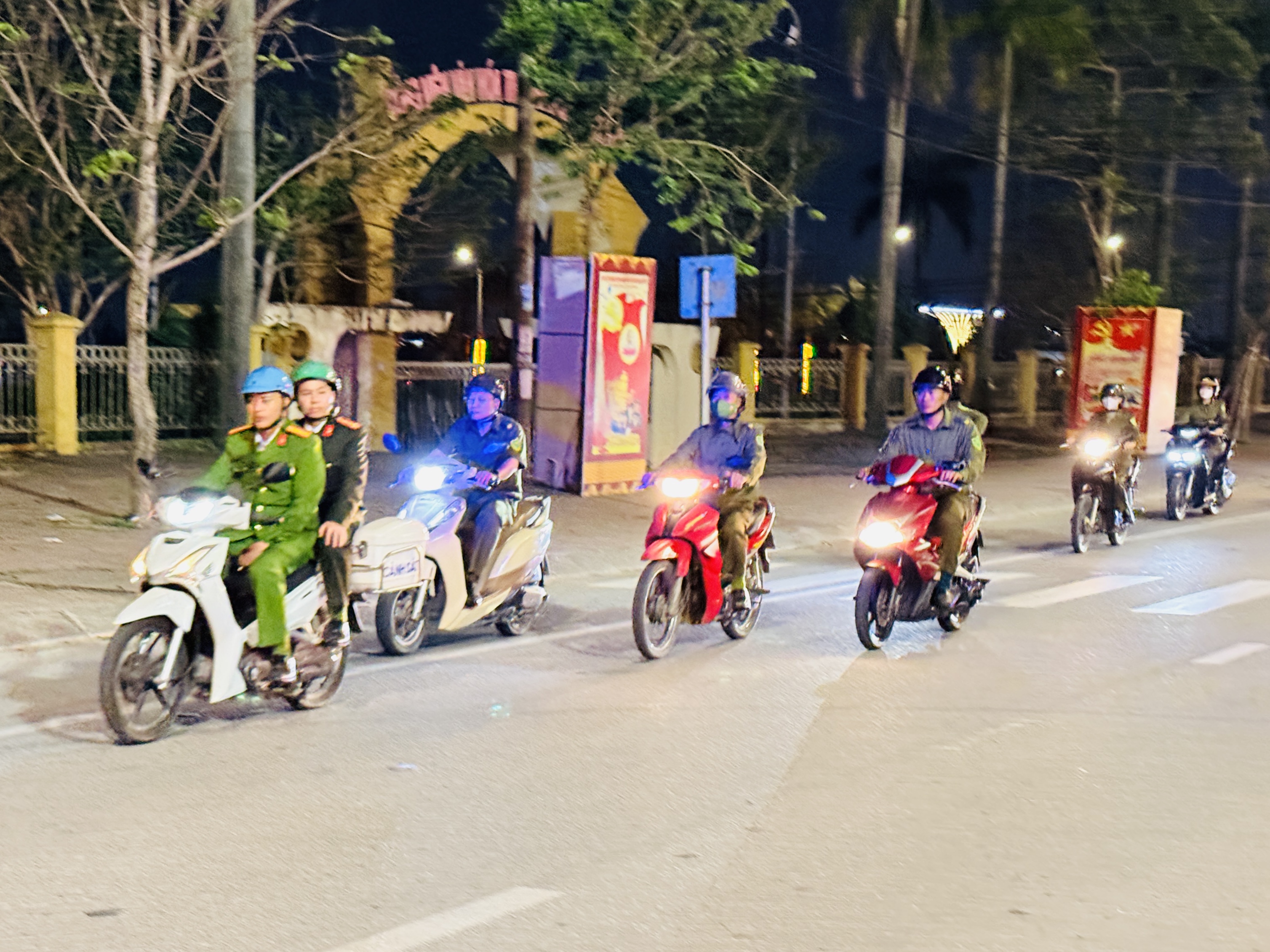 Công an xã Thạch Hà phối hợp lực lượng quân sự tuần tra đêm giao thừa, giữ vững ANTT tết nguyên đán Bính Ngọ 2026